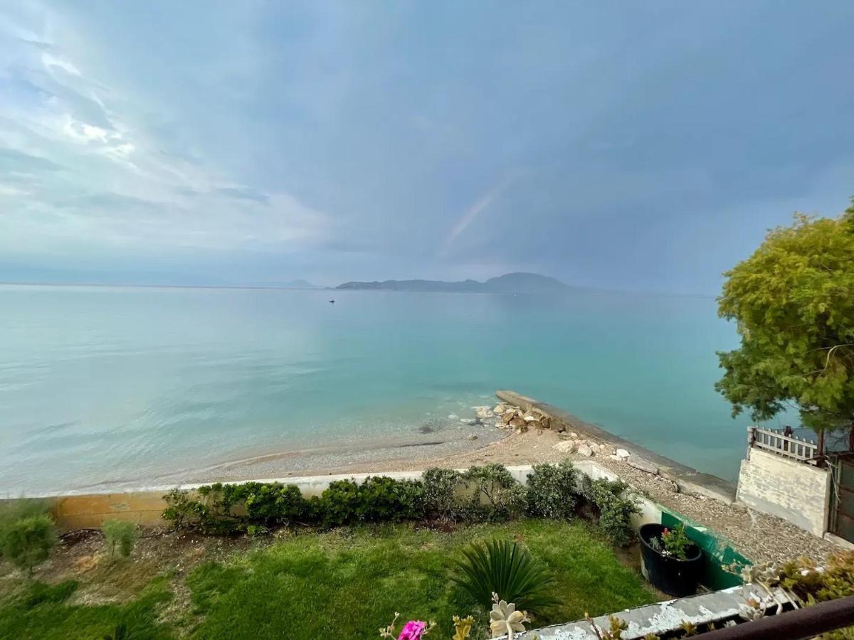 Stunning Beachfront Apartment Stratos Nerántza Exteriör bild