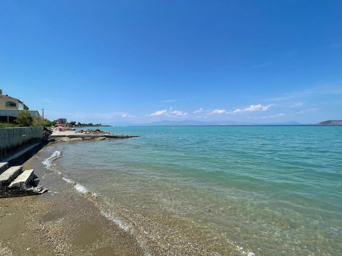 Stunning Beachfront Apartment Stratos Nerántza Exteriör bild