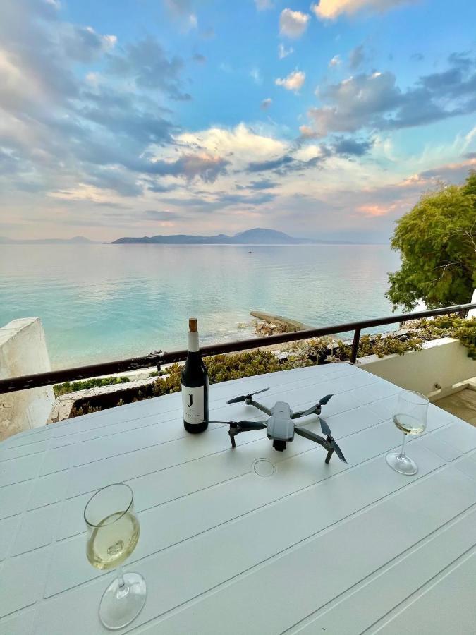 Stunning Beachfront Apartment Stratos Nerántza Exteriör bild