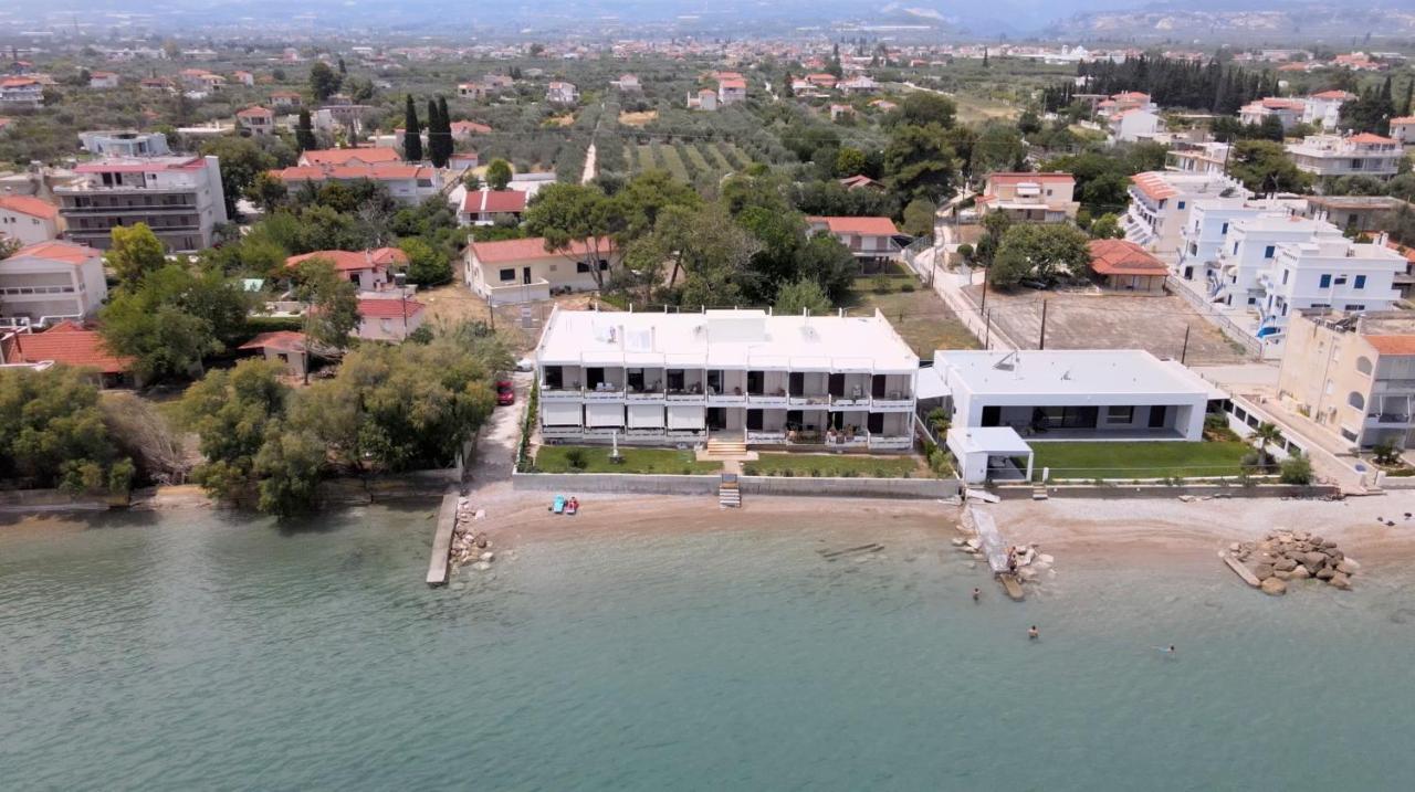 Stunning Beachfront Apartment Stratos Nerántza Exteriör bild