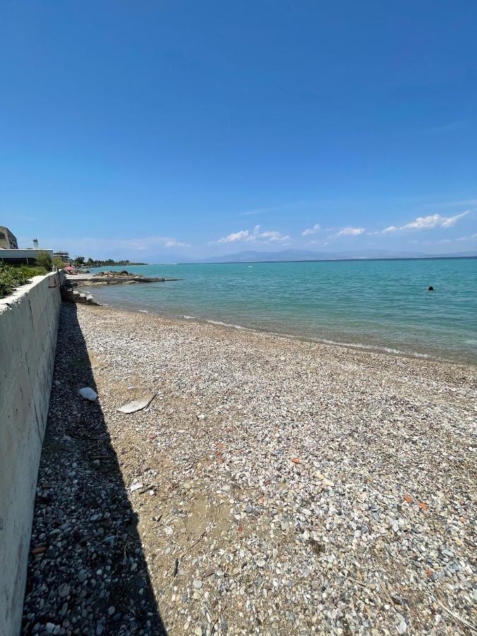 Stunning Beachfront Apartment Stratos Nerántza Exteriör bild