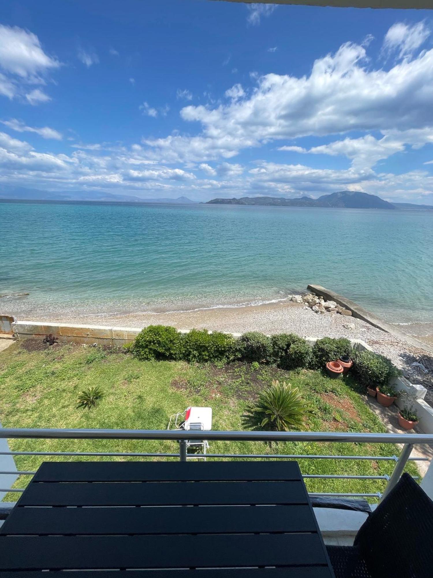 Stunning Beachfront Apartment Stratos Nerántza Exteriör bild
